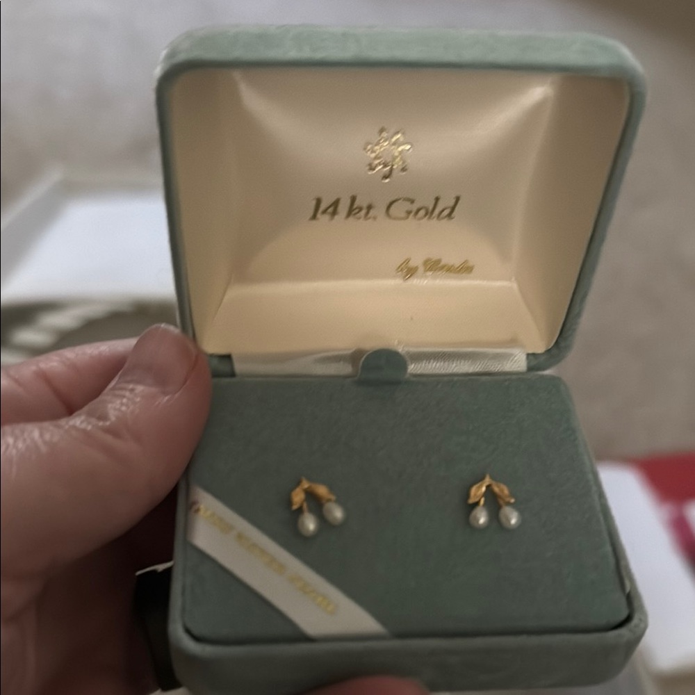 14kt Gold Pearl Earrings by